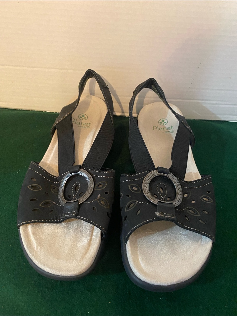 Planet By: Earth Women’s Black Sandals Size 9-1/2 M ( B25 )